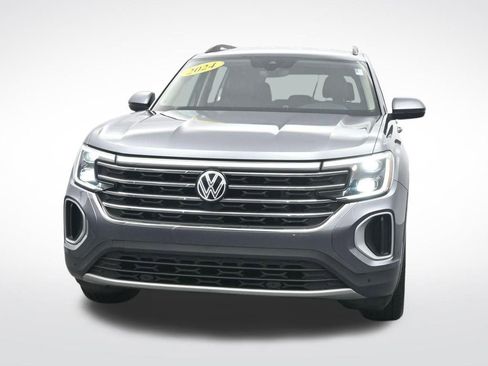 Used 2024 Volkswagen Atlas SE image 2