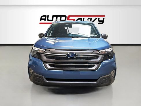 Used 2025 Subaru Forester Premium AWD/4WD image 2