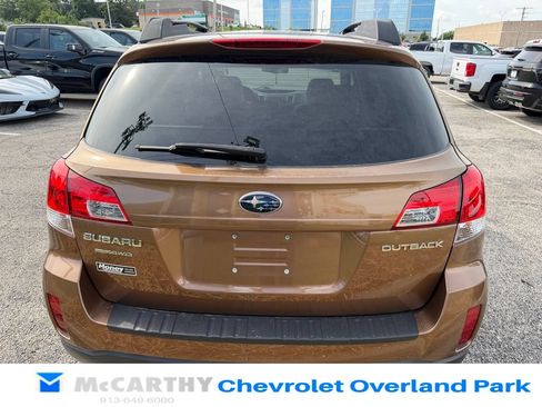Used 2012 Subaru Outback 2.5i Premium w/ All-Weather Pkg AWD/4WD image 4