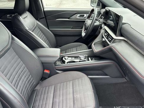 Used 2025 Ford Explorer ST-Line w/ ST-Line Street Pack AWD/4WD image 9