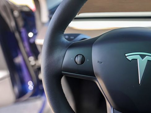 Used 2023 Tesla Model 3 Standard Range RWD image 13