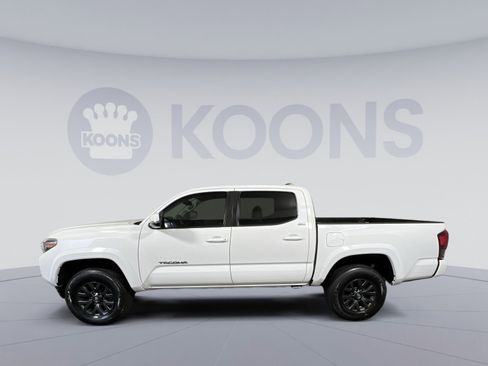 Used 2022 Toyota Tacoma SR5 image 2