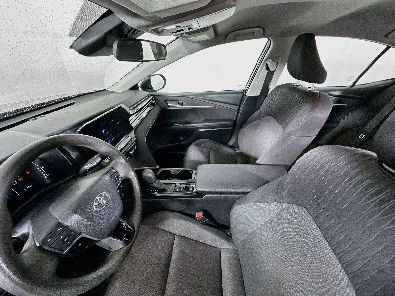 Used 2025 Toyota Camry LE FWD image 5
