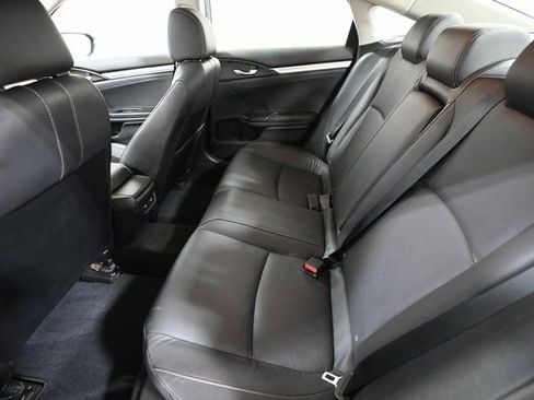 Used 2018 Honda Civic Touring image 9
