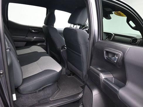 Used 2022 Toyota Tacoma TRD Sport image 12