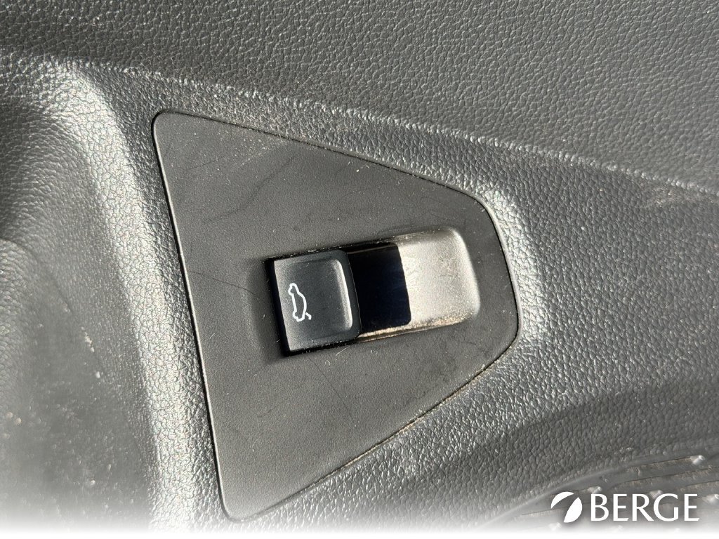 Used 2025 Volkswagen Jetta Sport FWD image 33