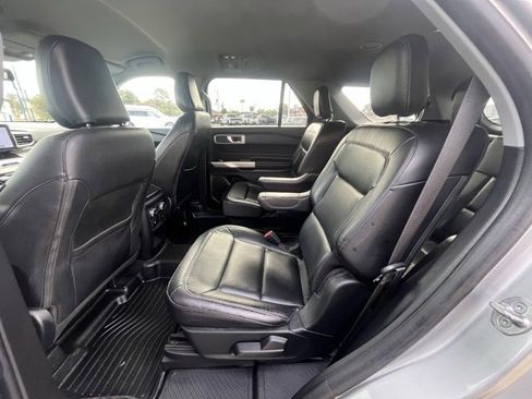 Used 2021 Ford Explorer XLT w/ Equipment Group 202A image 10