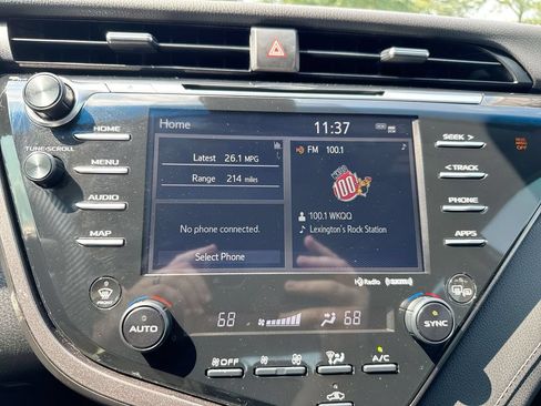 Used 2020 Toyota Camry XSE FWD image 14