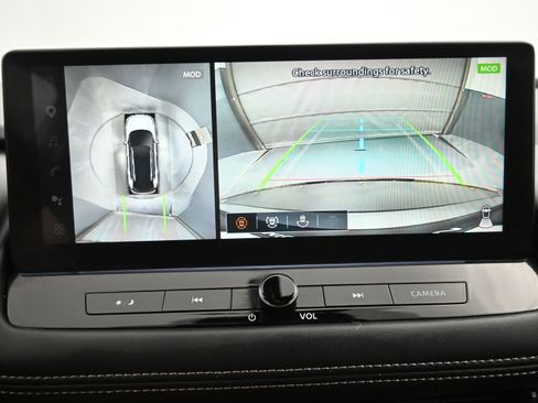 Used 2024 Nissan Rogue SL image 16