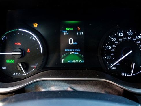 Used 2024 Toyota Sienna LE image 12