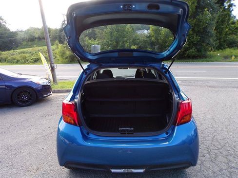 Used 2017 Toyota Yaris 4-Door Hatchback FWD image 39