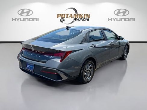 Certified 2024 Hyundai Elantra SEL FWD image 5