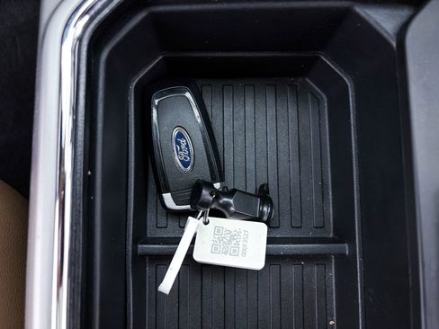 Used 2022 Ford F250 Lariat w/ Lariat Ultimate Package AWD/4WD image 32