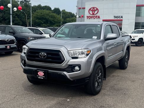 Used 2020 Toyota Tacoma SR5 AWD/4WD image 3