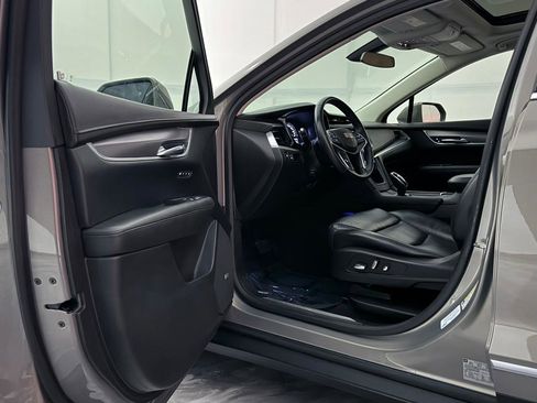 Used 2018 Cadillac XT5 Luxury image 16