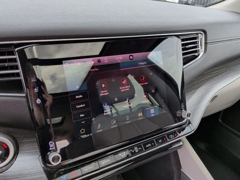 Used 2024 Jeep Wagoneer Series III w/ Premium Group I image 34