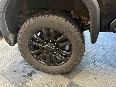 Used 2022 GMC Sierra 3500 Denali w/ Denali Black Diamond Edition AWD/4WD image 12
