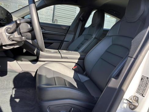 Used 2025 Porsche Taycan image 5