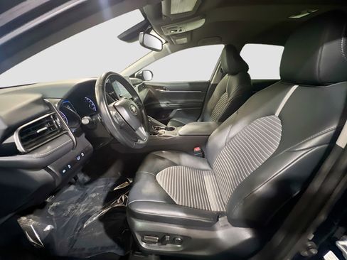 Used 2021 Toyota Camry SE w/ Convenience Package FWD image 14