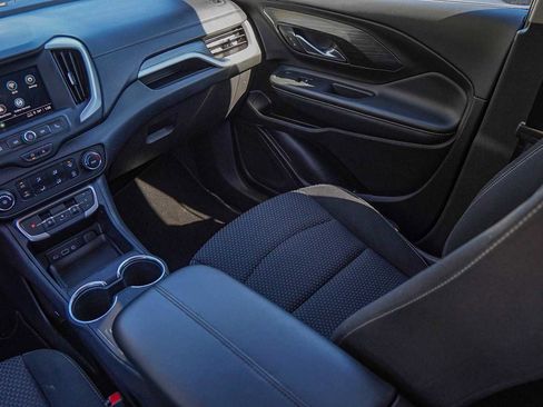 Used 2024 GMC Terrain SLE image 27