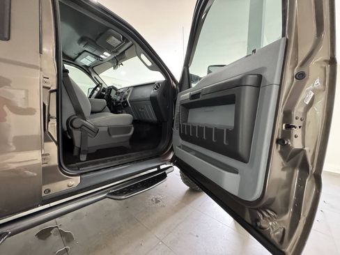 Used 2015 Ford F250 XLT w/ FX4 Off-Road Package AWD/4WD image 23