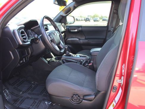 Used 2016 Toyota Tacoma TRD Off-Road w/ Exterior Package image 16