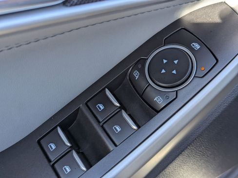 Used 2022 Ford Explorer XLT w/ Equipment Group 202A image 19