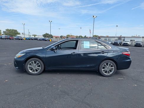 Used 2017 Toyota Camry SE w/ Moonroof Package FWD image 7