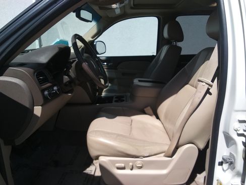 Used 2010 GMC Yukon SLT w/ SLT Chrome Package AWD/4WD image 14