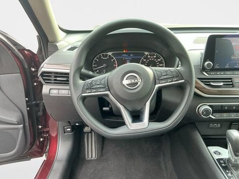 Used 2024 Nissan Altima 2.5 SV FWD image 13