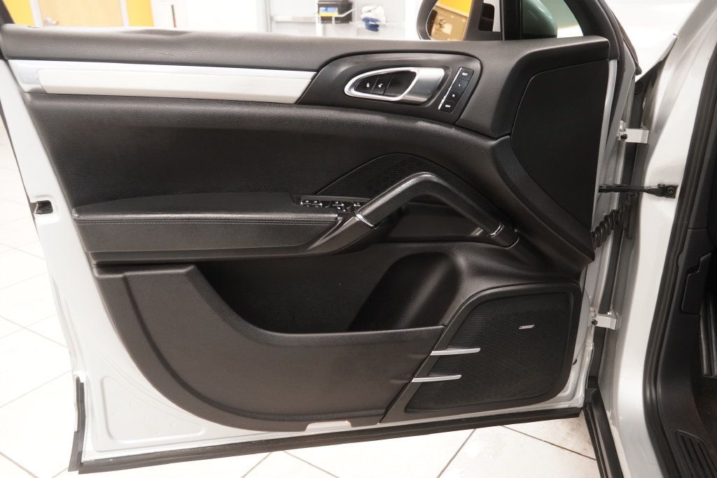 Used 2012 Porsche Cayenne AWD/4WD image 17