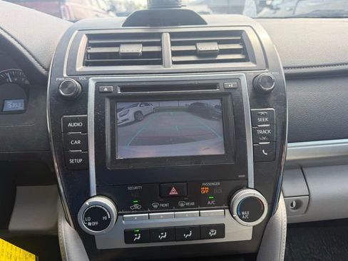 Used 2014 Toyota Camry LE FWD image 13