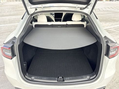 Used 2023 Tesla Model Y Performance image 24