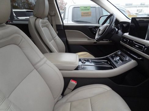 Certified 2023 Lincoln Aviator Reserve w/ Equipment Group 201A image 8