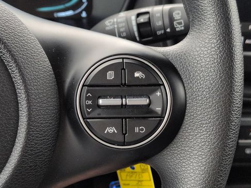 Used 2025 Kia Soul LX w/ LX Technology Package FWD image 24