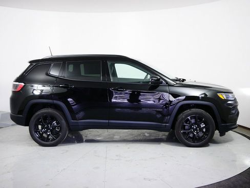 Used 2024 Jeep Compass Latitude w/ Convenience Group image 21