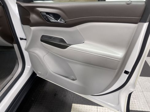 Used 2020 GMC Acadia SLT w/ LPO, Floor Liner Package image 25