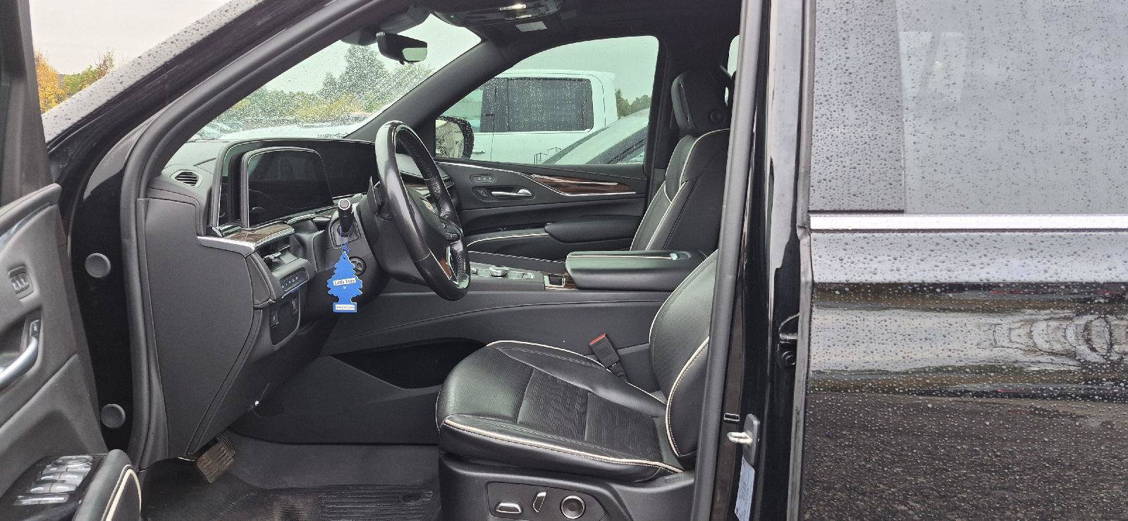 Used 2023 Cadillac Escalade ESV Premium Luxury w/ LPO, Floor Liner Package AWD/4WD image 6