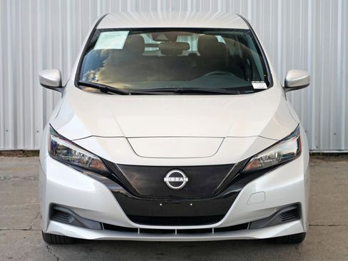 Used 2025 Nissan Leaf S image 40