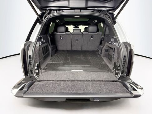 New 2026 Land Rover Range Rover Long Wheelbase SE image 29