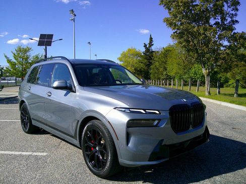Used 2023 BMW X7 xDrive40i AWD/4WD image 12