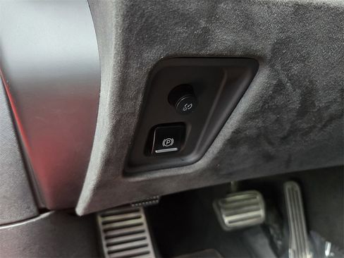 Used 2021 Chevrolet Corvette Stingray Premium Cpe w/ Z51 Performance Package image 33