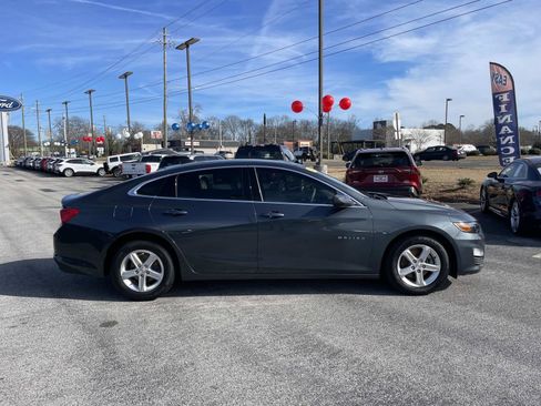Used 2021 Chevrolet Malibu LS image 2