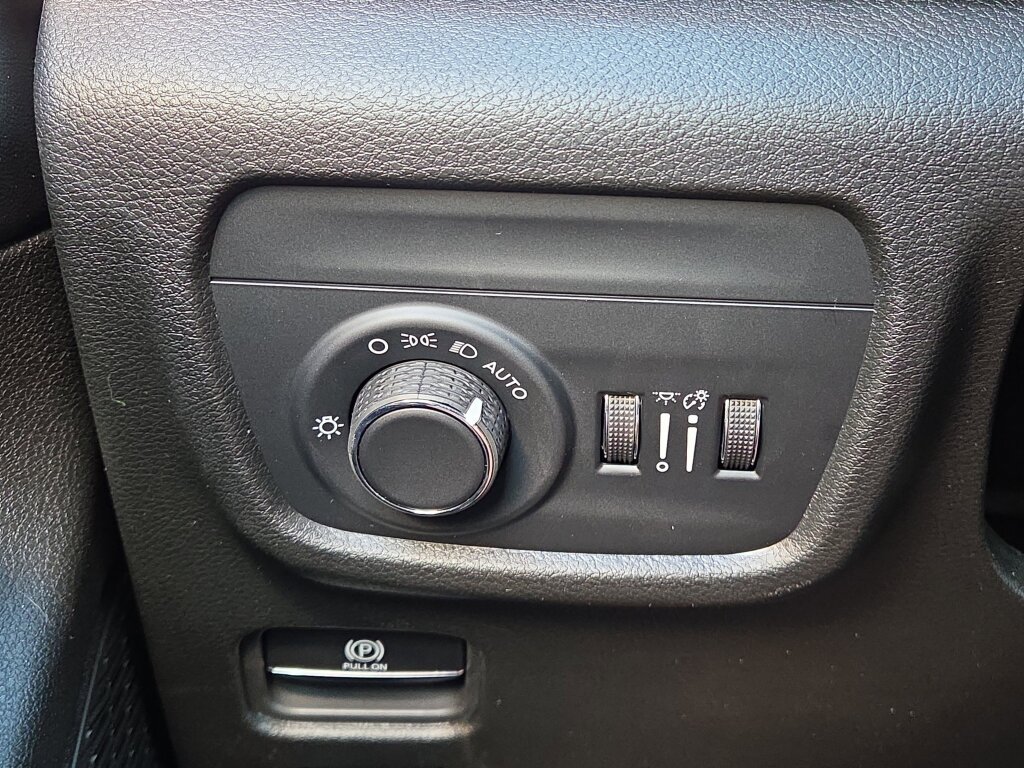 New 2026 Jeep Grand Cherokee Altitude RWD image 14
