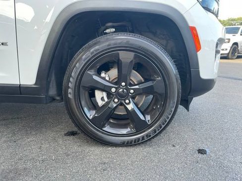 Used 2023 Jeep Grand Cherokee Altitude AWD/4WD image 37