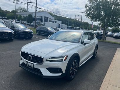 New 2026 Volvo V60 B5 Cross Country Ultra w/ Protection Package Premier