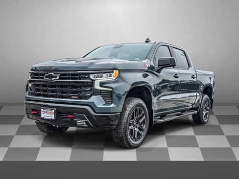 Used 2025 Chevrolet Silverado 1500 LT Trail Boss w/ Convenience Package II AWD/4WD image 3