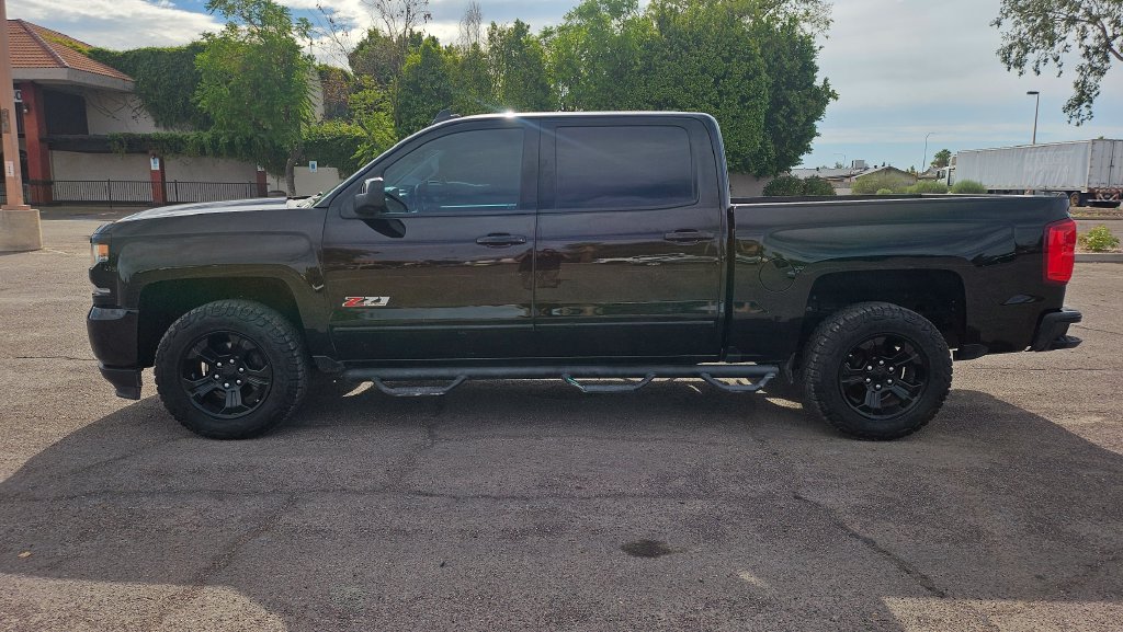 Used 2018 Chevrolet Silverado 1500 LTZ Z71 w/ LTZ Plus Package AWD/4WD image 7