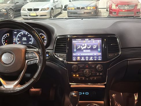 Used 2020 Jeep Grand Cherokee Limited AWD/4WD image 29