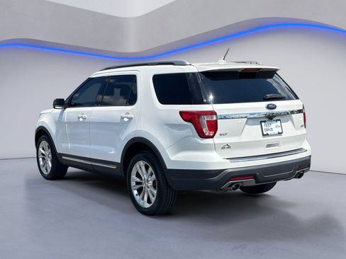 Used 2018 Ford Explorer XLT w/ Equipment Group 202A AWD/4WD image 3